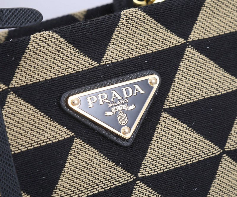 Prada 121 4