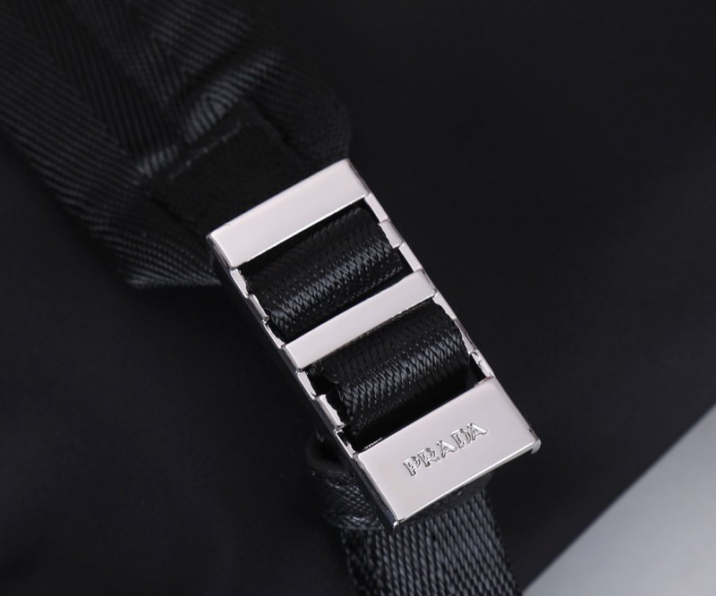 Prada 146 4