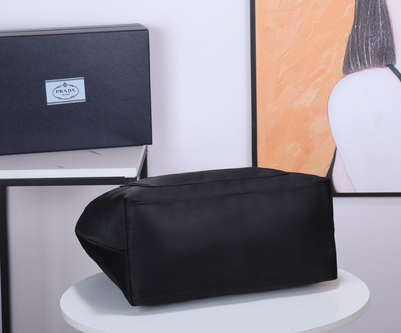 Prada 176 4