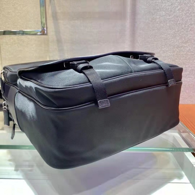 Prada 220 4