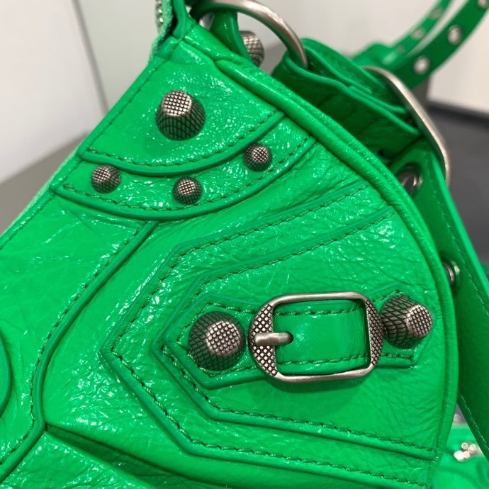 Balenciaga 124 4