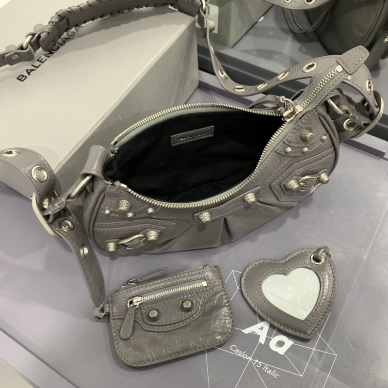 Balenciaga 127 4