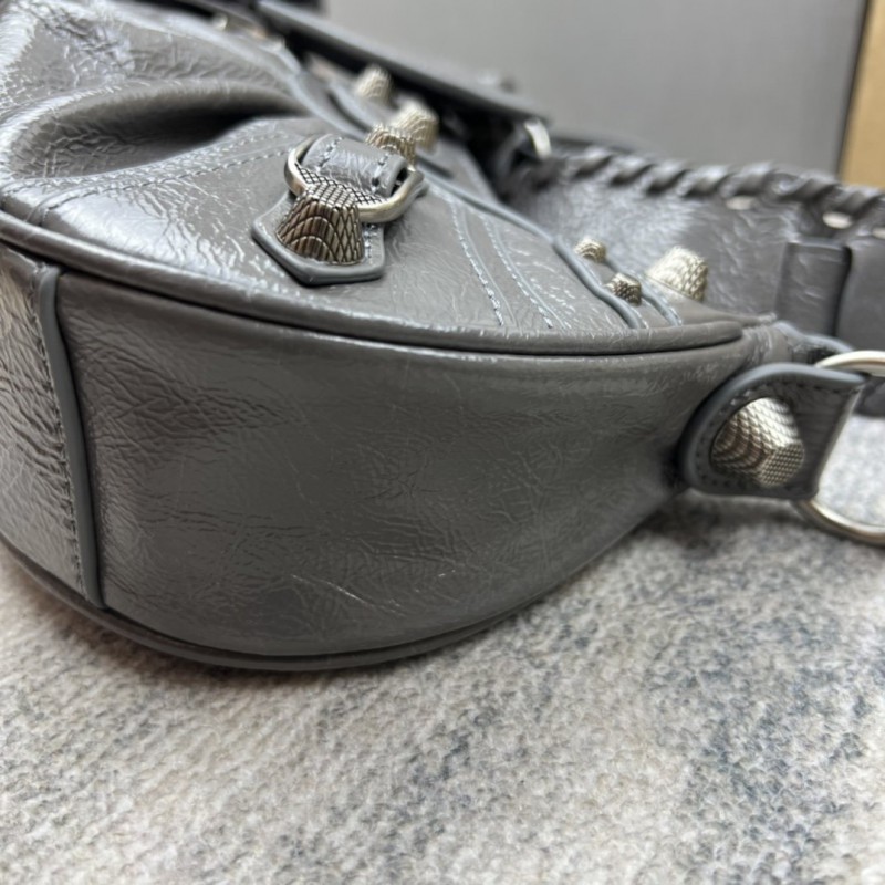 Balenciaga 136 4
