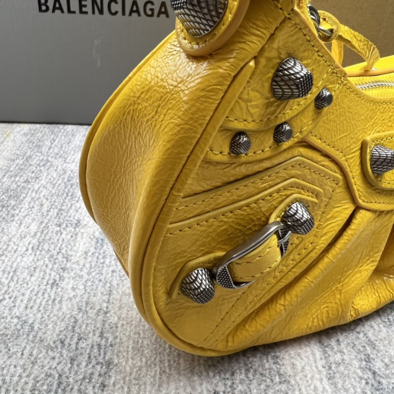 Balenciaga 137 4