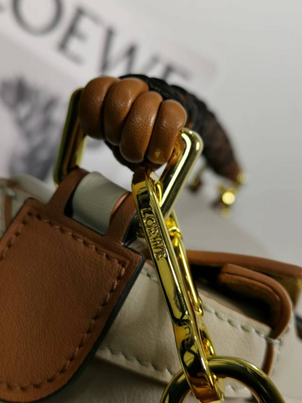 Loewe 205 4