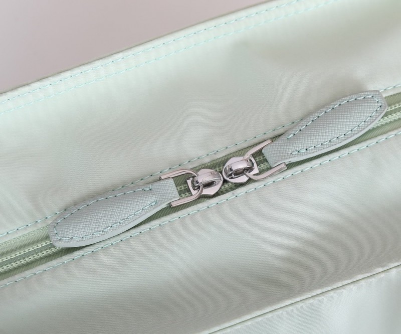 Prada 004 6