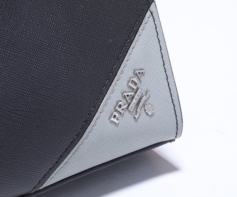 Prada 007 5