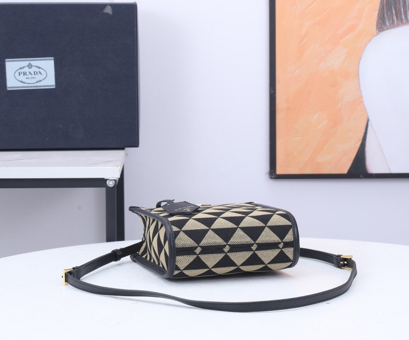 Prada 121 5