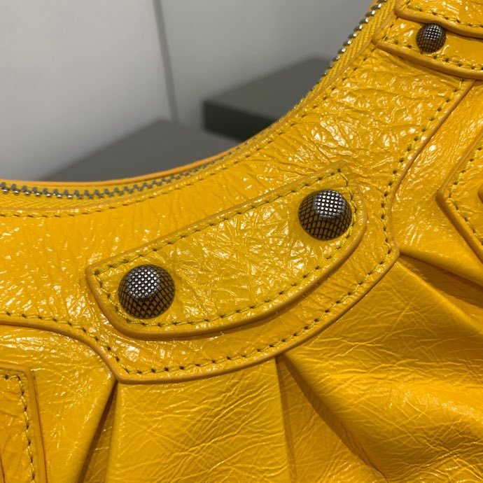 Balenciaga 126 5
