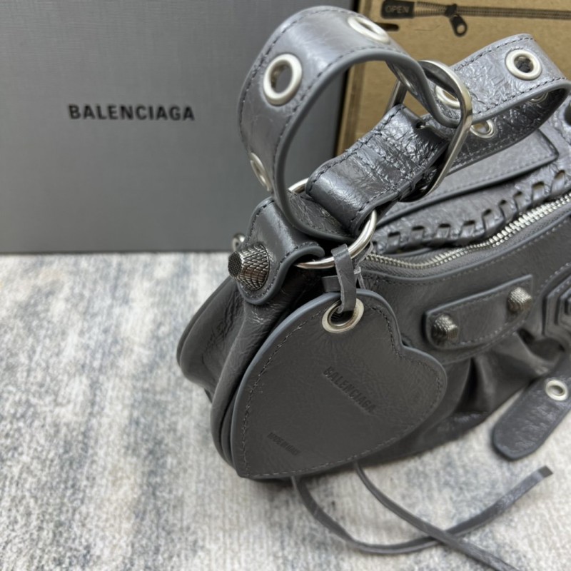 Balenciaga 136 5