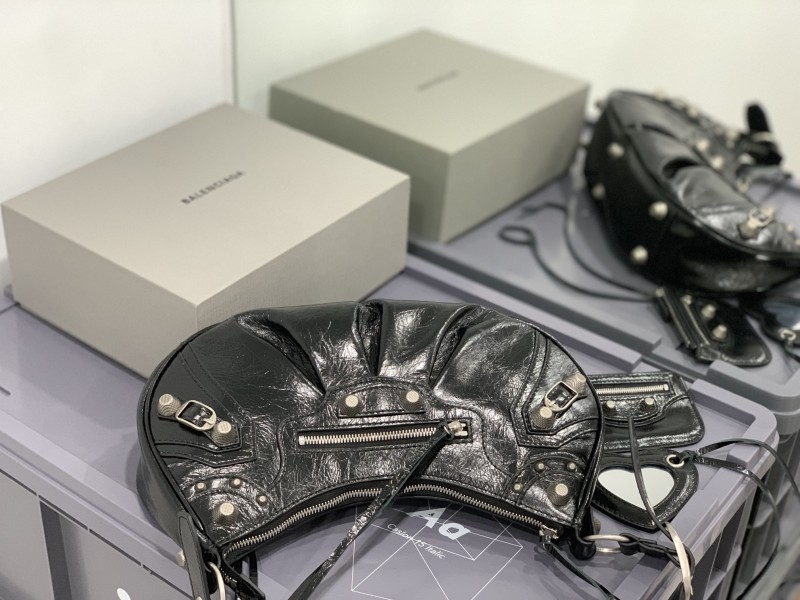 Balenciaga 156 5