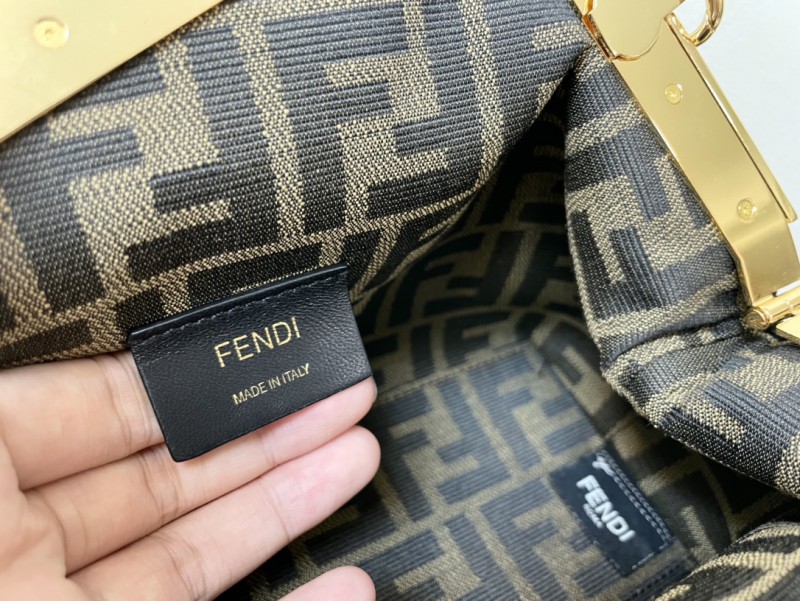 Fendi 075 5