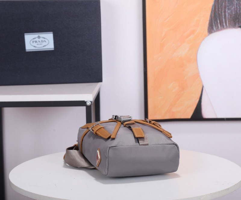 Prada 015 6