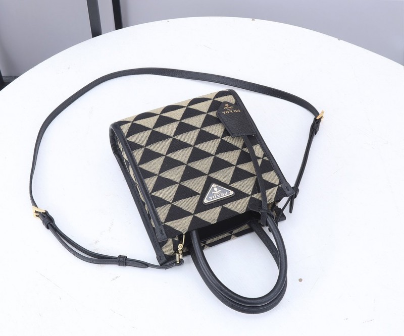 Prada 121 6
