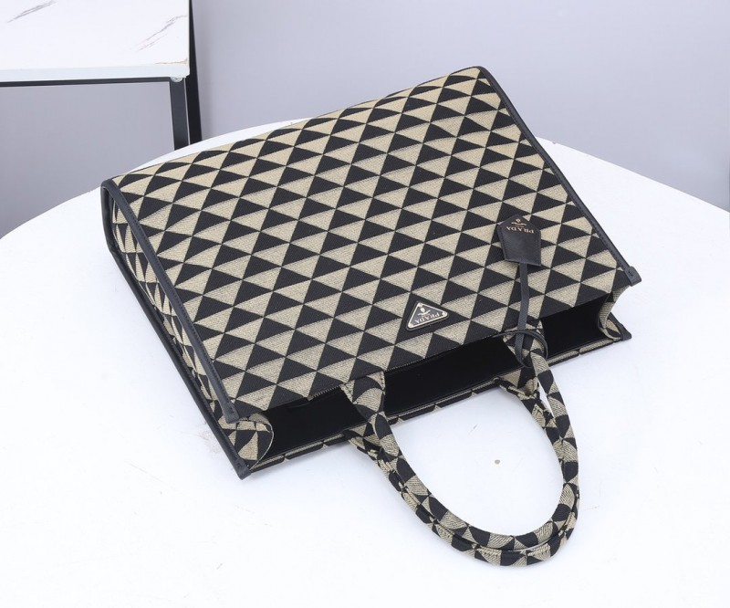 Prada 211 6