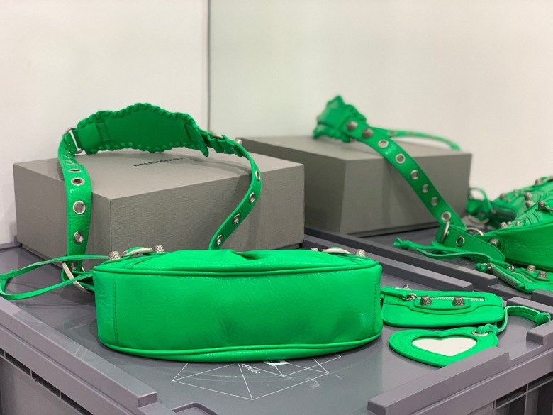 Balenciaga 124 6