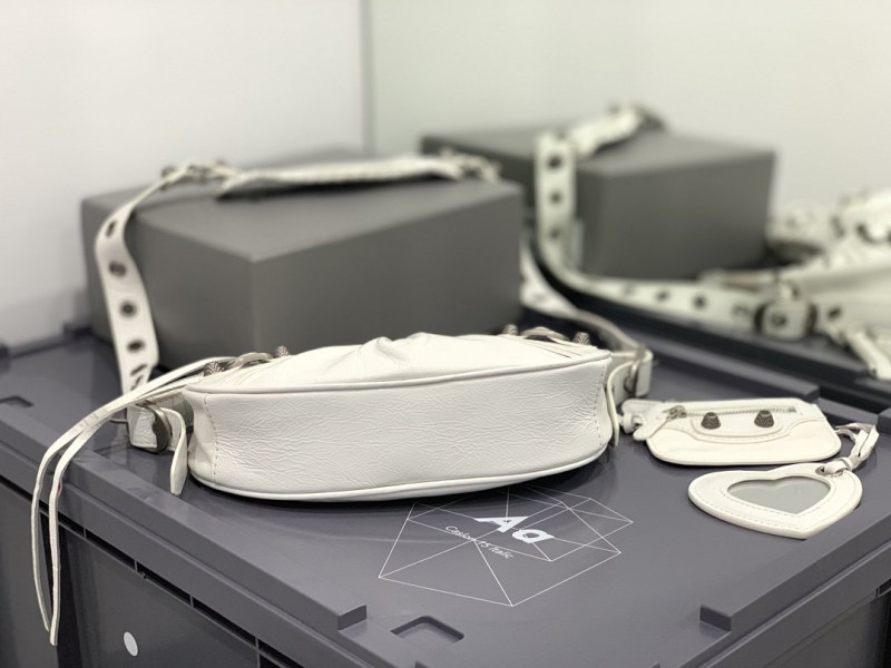 Balenciaga 131 6