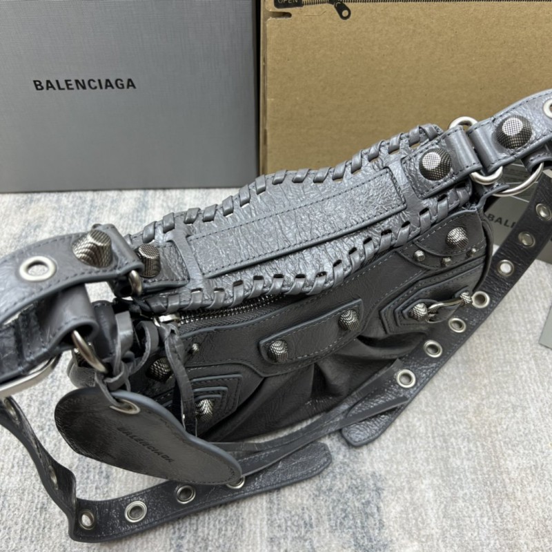 Balenciaga 136 6