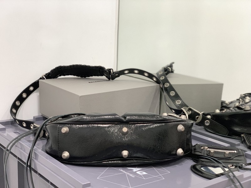 Balenciaga 156 6