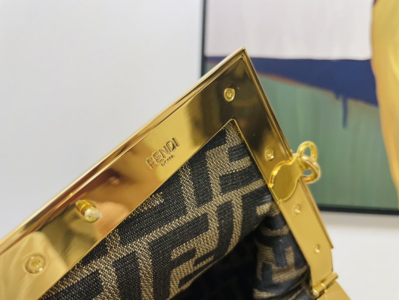 Fendi 068 6