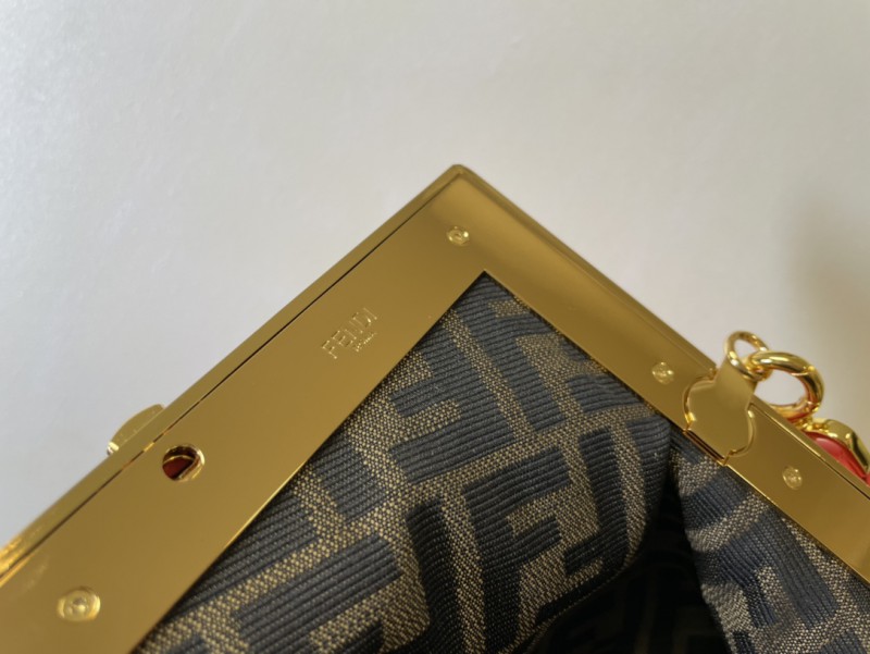 Fendi 136 6