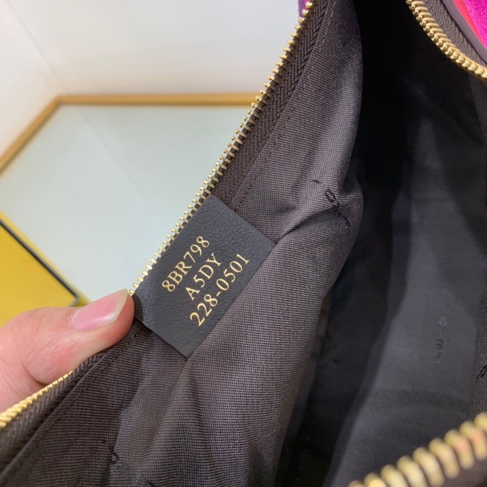 Fendi 142 6