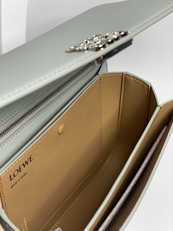 Loewe 246 6