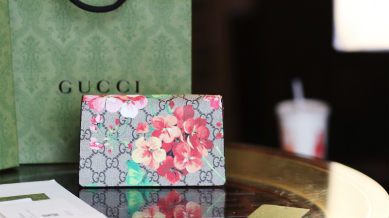 Gucci 056 7