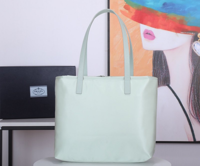 Prada 004 8
