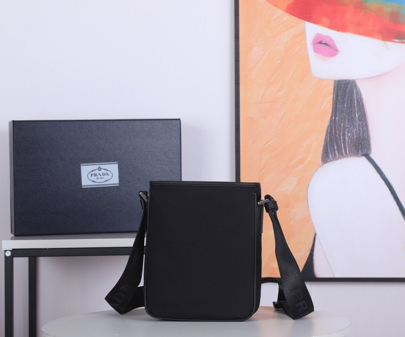 Prada 005 7