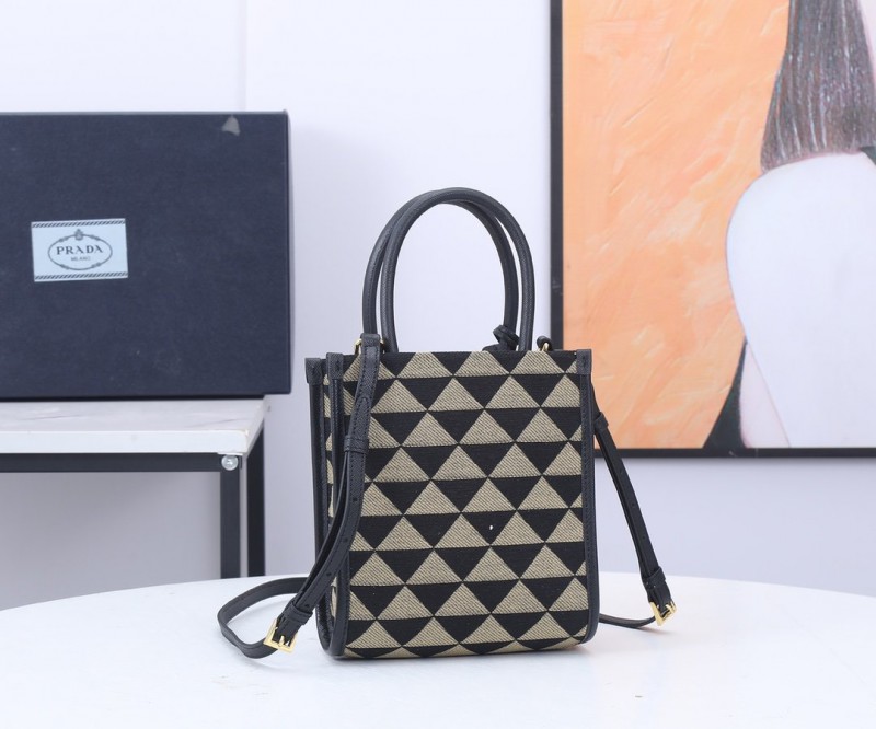 Prada 121 7
