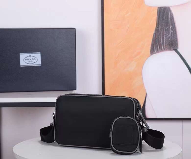 Prada 142 7