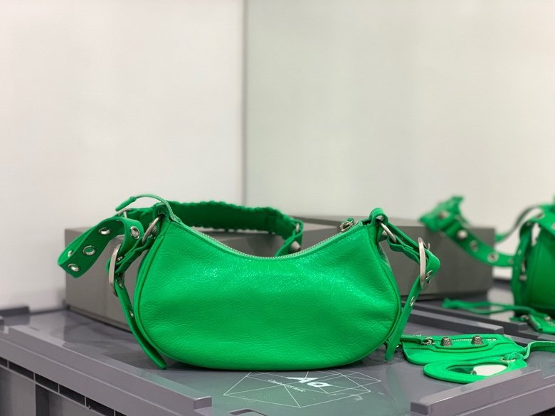 Balenciaga 124 7