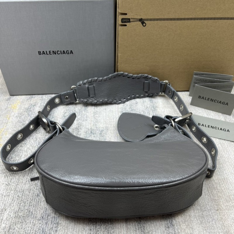 Balenciaga 136 7