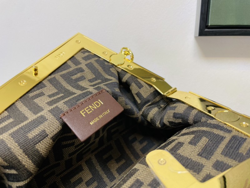 Fendi 067 7