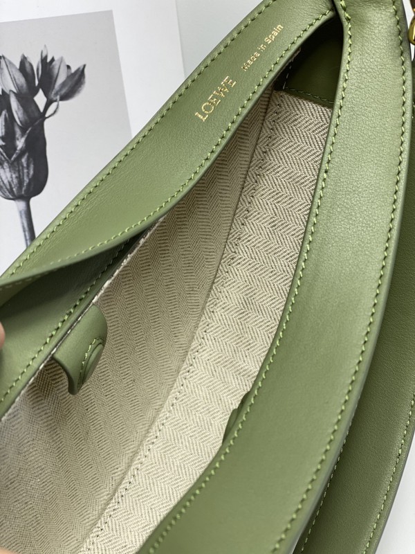 Loewe 104 7