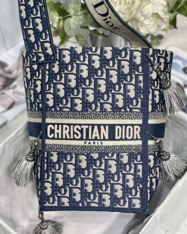 Dior 133 8