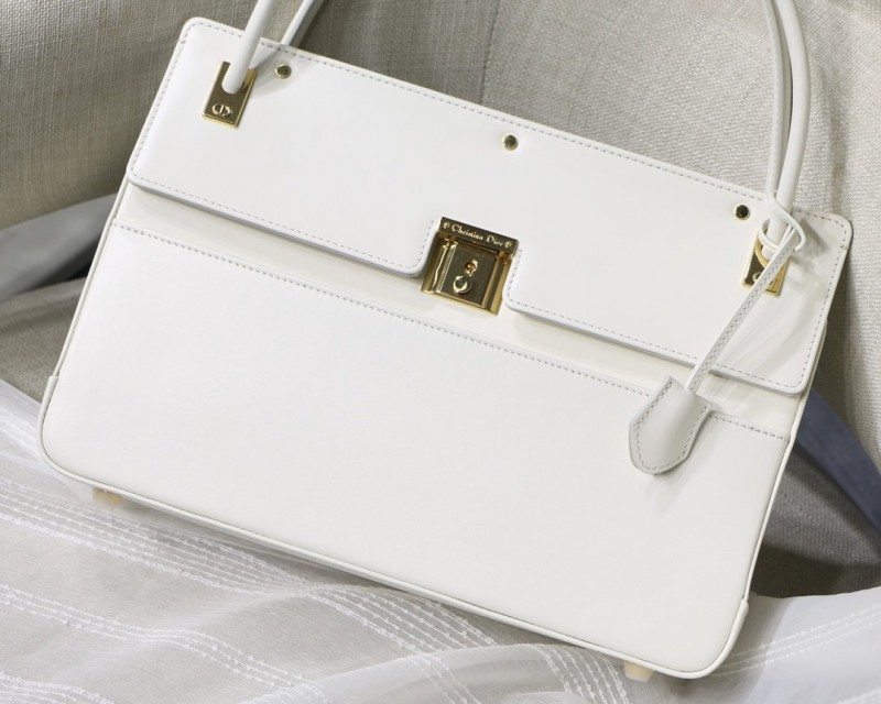 Dior 235 8