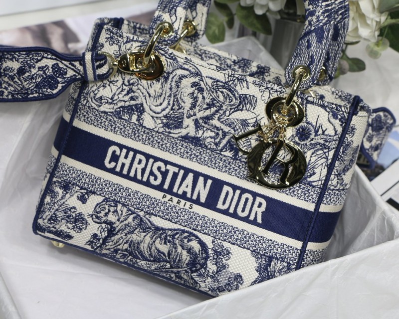 Dior 261 8