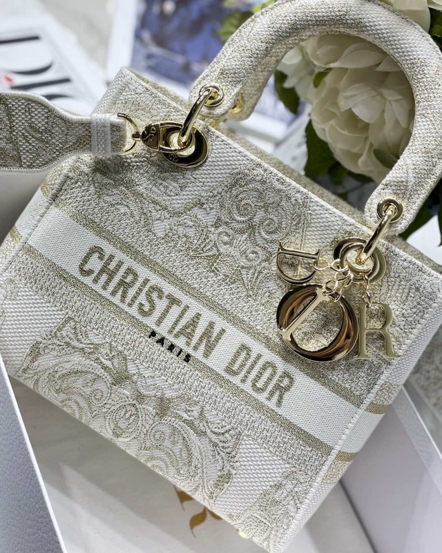 Dior 273 8