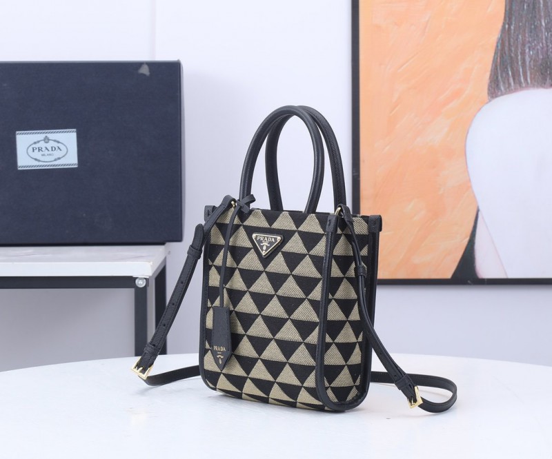Prada 121 8