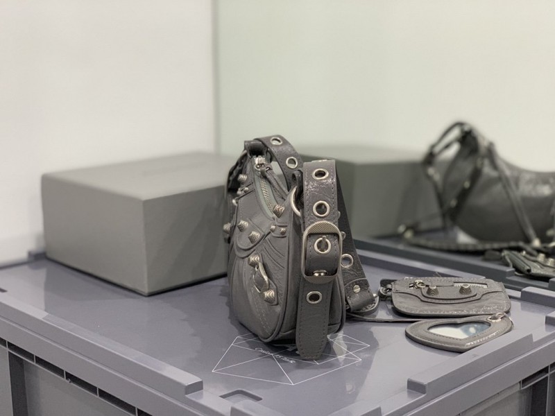 Balenciaga 127 8