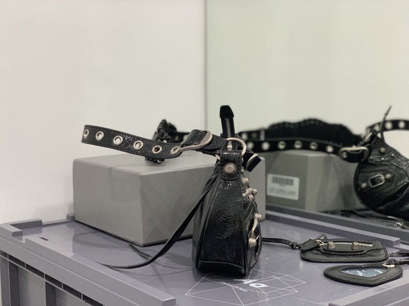 Balenciaga 128 8