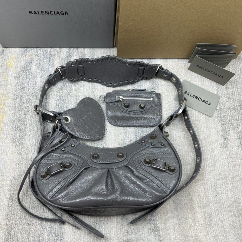 Balenciaga 136 8