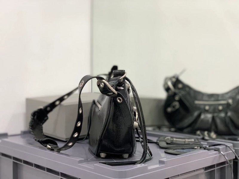 Balenciaga 156 8