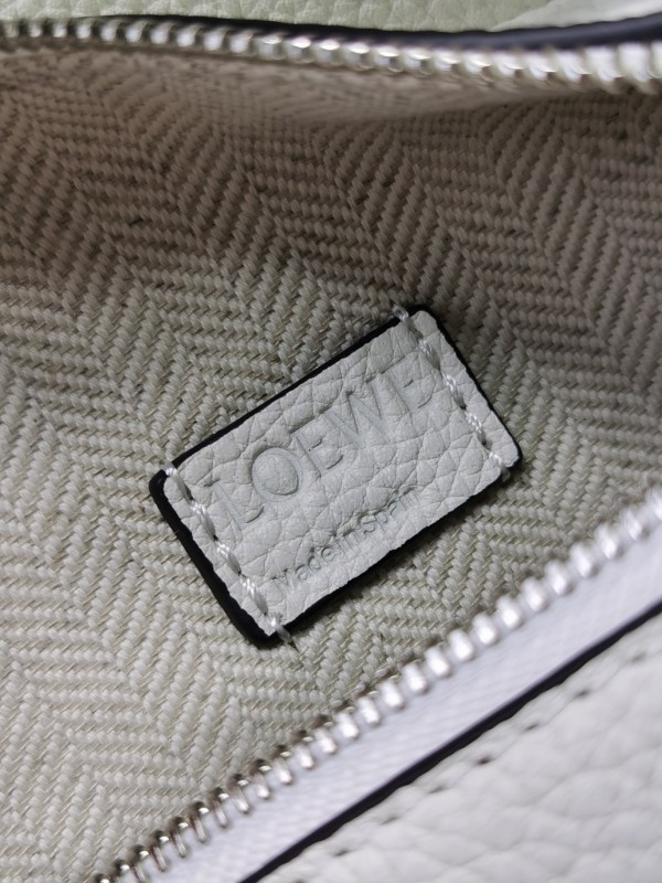Loewe 028 8