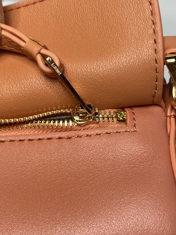 Loewe 216 8