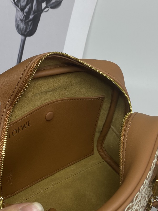 Loewe 221 8