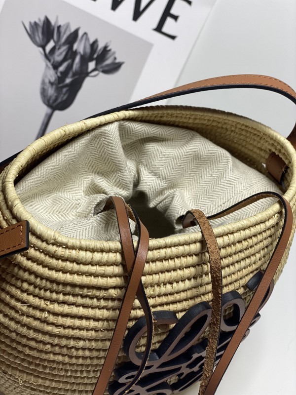Loewe 222 8