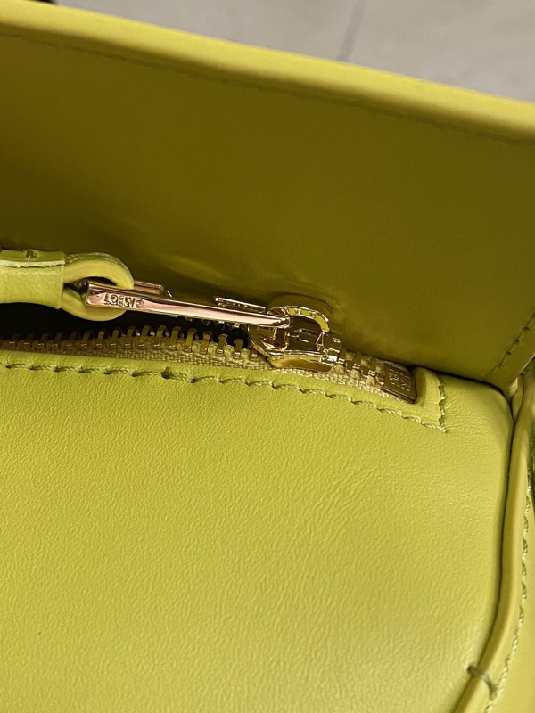 Loewe 233 8